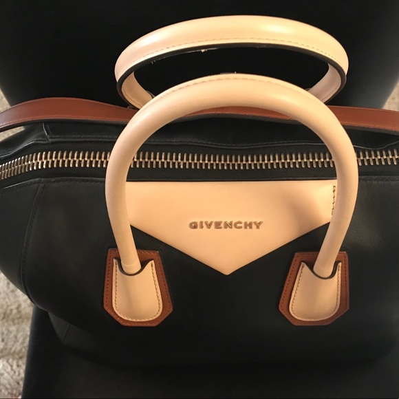 Givenchy Handbags - ⛔️Sold⛔️GIVENCHY MEDIUM ANTIGONA
